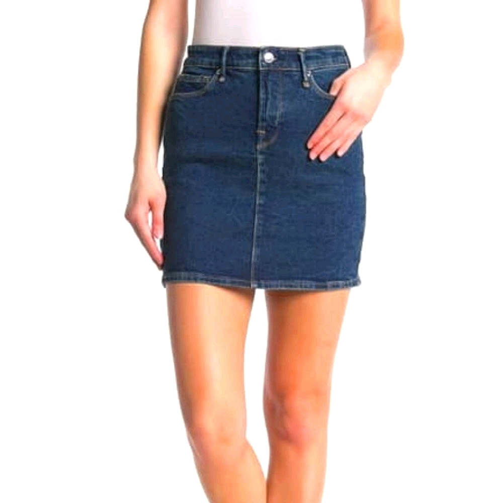 NWT  Good American The denim mini skirt